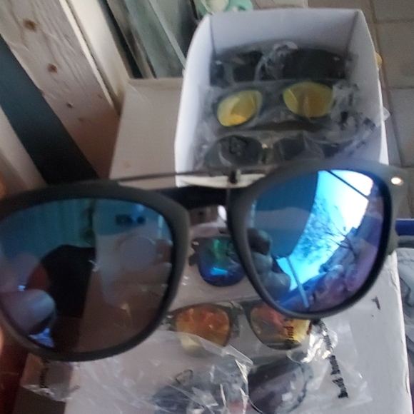 Sunglasses - Picture 4 of 4